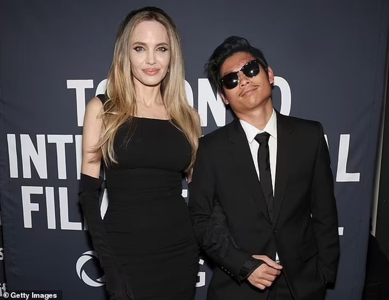 Multfilm tulki bilan jinsiy aloqa