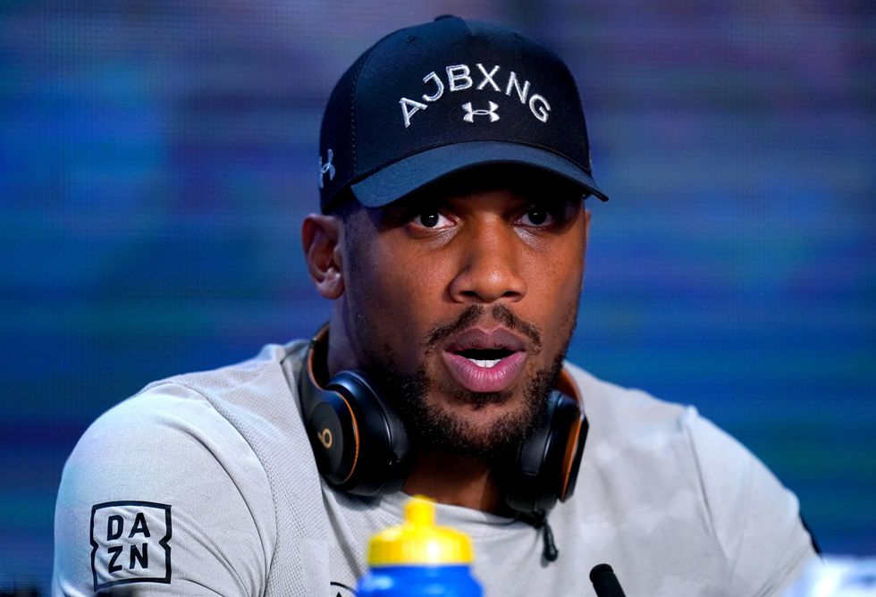 Anthony Joshua është ende i dyti në renditje, pavarësisht humbjes së tij në revansh ndaj Oleksandr Usyk