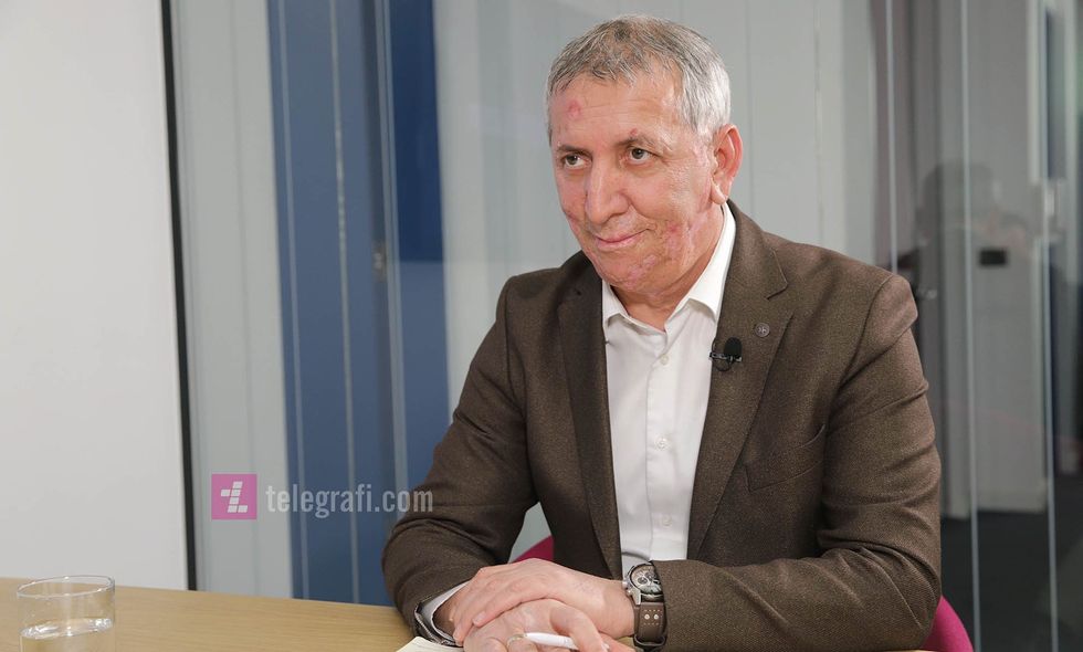 Anton Quni interviste foto Ridvan Slivova 2 e1647440828600