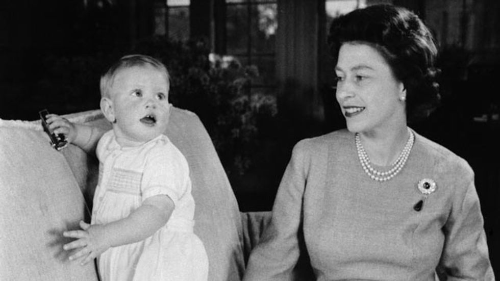 ap_queen_elizabeth_prince_edward_dm_120524_wmain