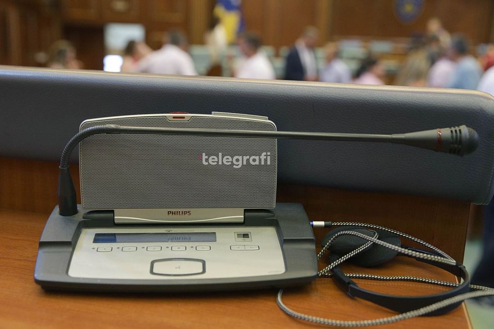 aparatet per votim elektronik Kuvendi i Kosoves foto Ridvan Slivova 3