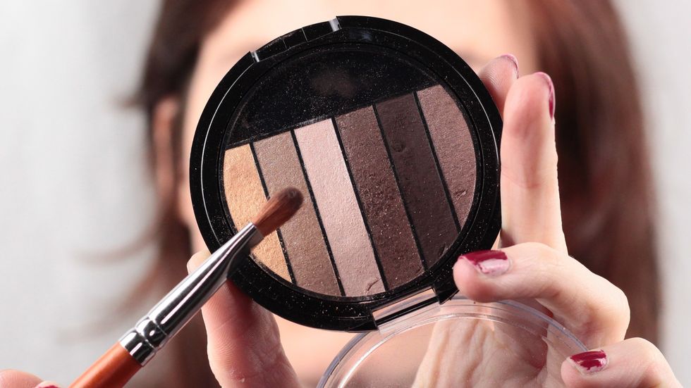 Apply Makeup to Small Eyes Step 10