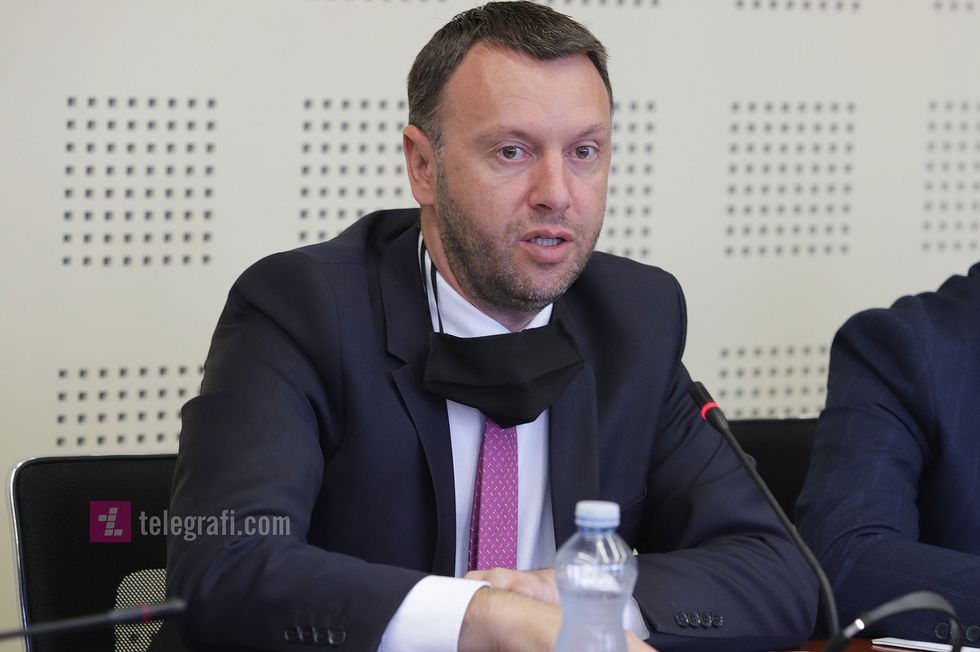 Arban Abrashi raporton ne Komisioni per Bujqesi Pylltari zhvillim Rural Infrastrukture foto Ridvan Slivova 4