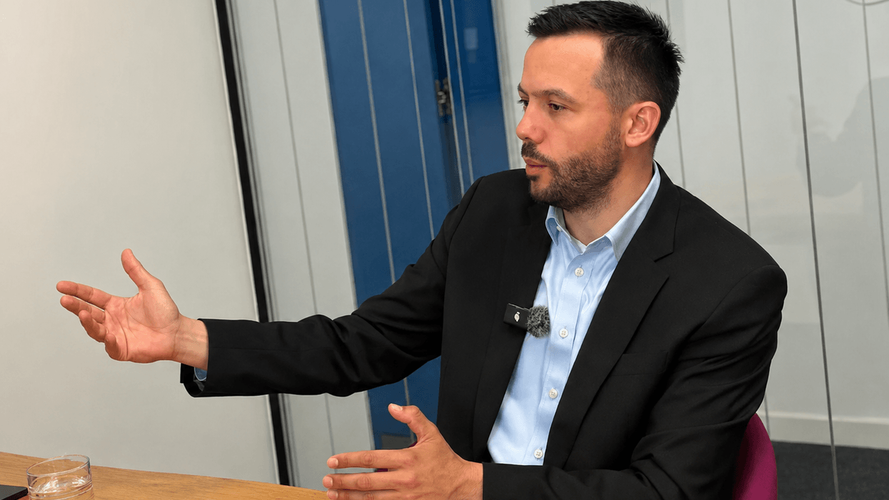 Tahiri: Albin Kurti po nxit gjuhë përçarëse ndaj Sami Lushtakut dhe vlerave të UÇK-së