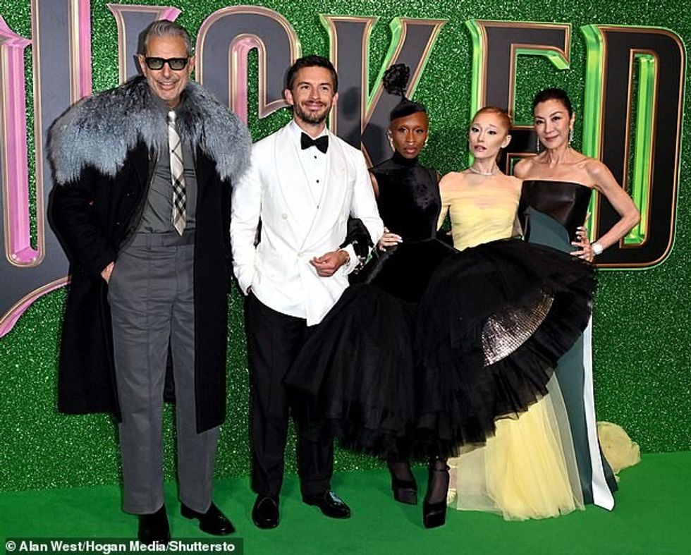 Ariana dhe Cynthia iu bashkuan yjeve të saj Jeff Goldblum, Jonathan Bailey dhe Michelle Yeoh