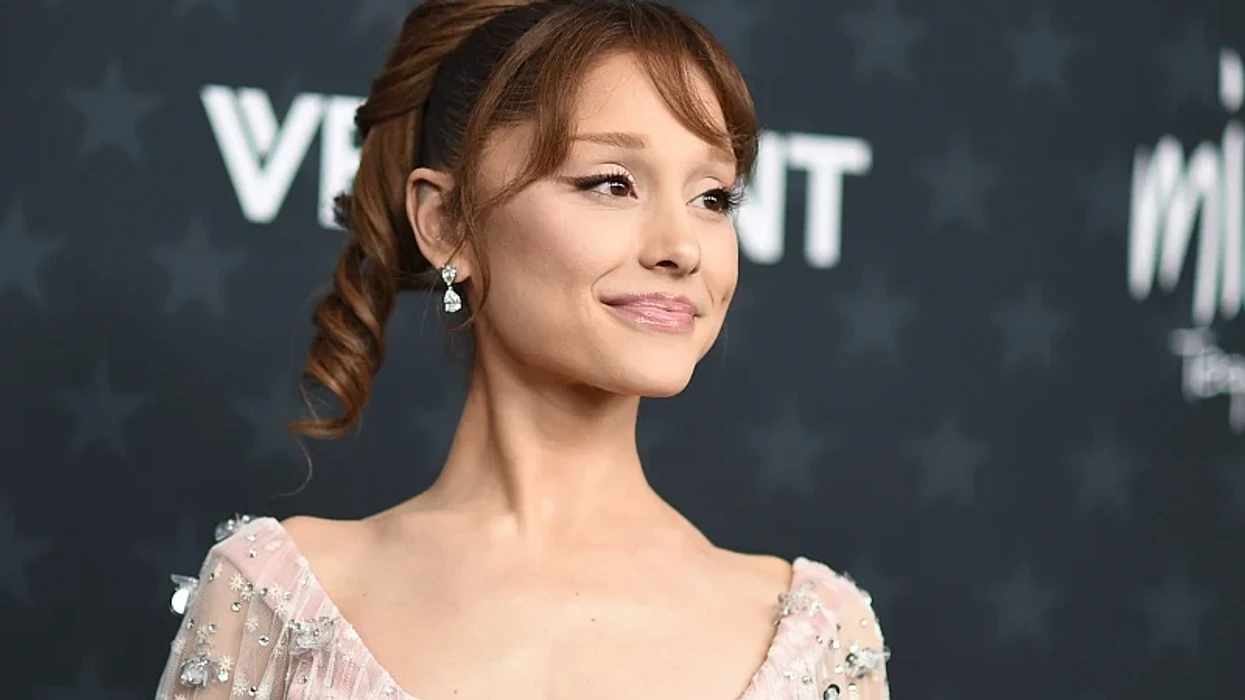 Ariana Grande tërhiqet nga jeta publike: Po përpiqem të flas pa qarë me dënesë