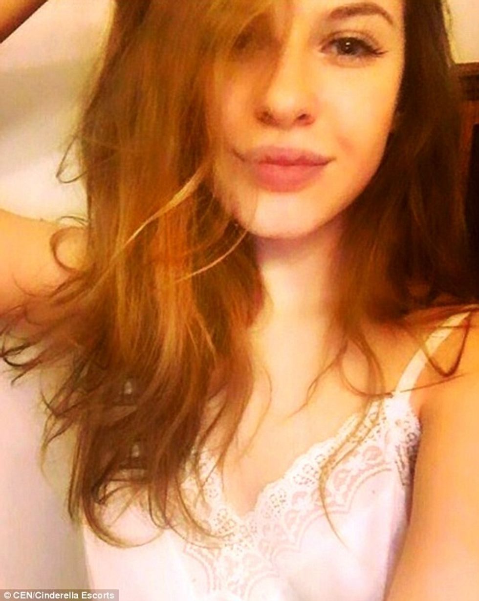 Ariana vë në shitje virgjërinë per te mbledhur para qe te studioje jashte vendit foto 2