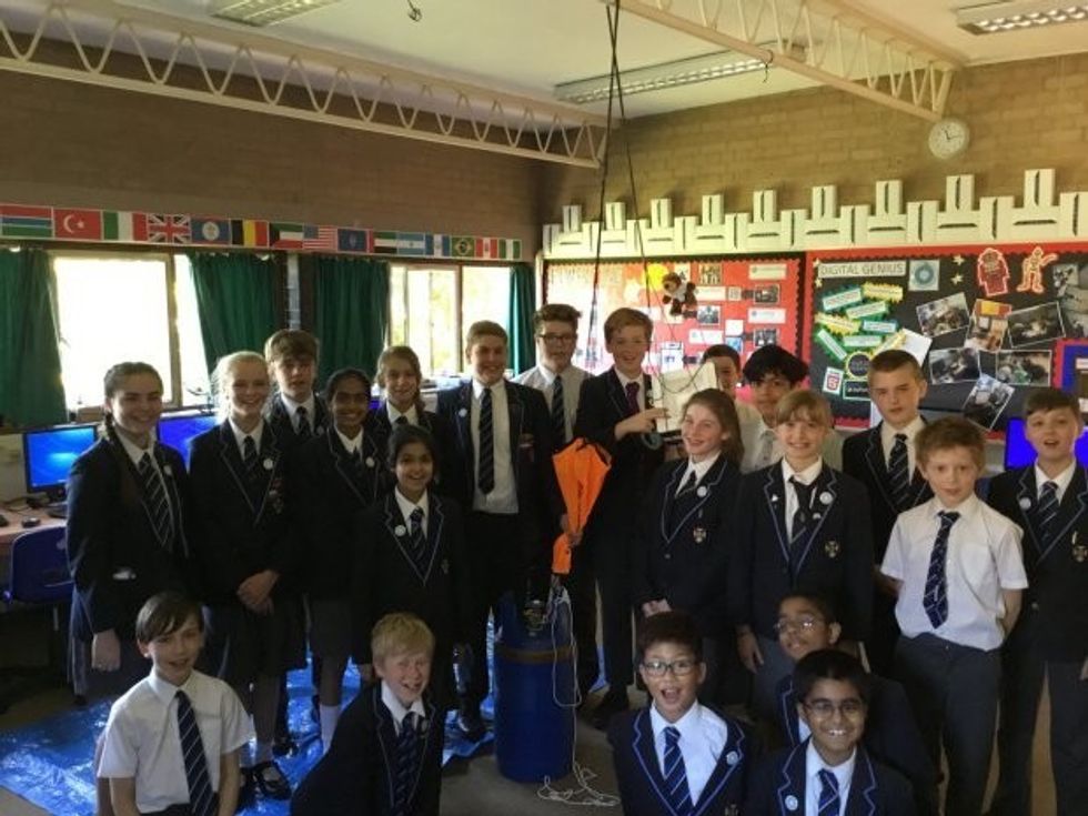 Ariu lodër arriti në hapësirë i kapur për balonën e punuar nga nxënësit foto 3