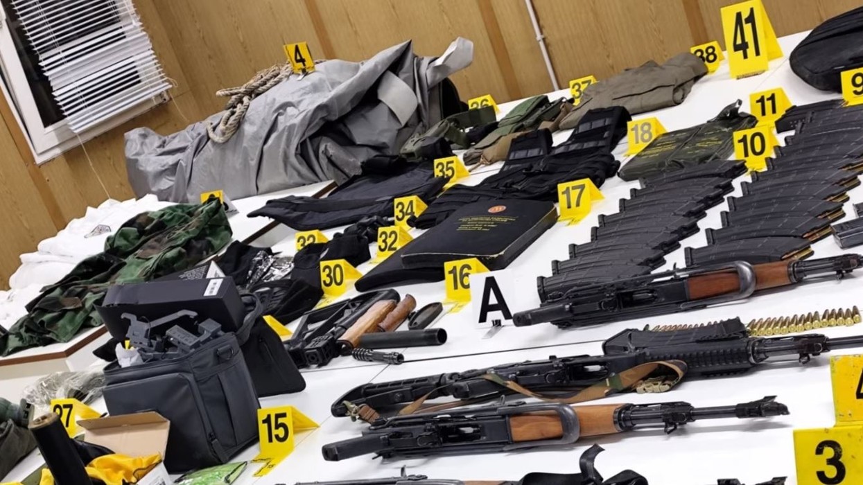 Armatim i rëndë zbulohet në Zubin Potok, policia sekuestron armë dhe municion në dy raste të ndara