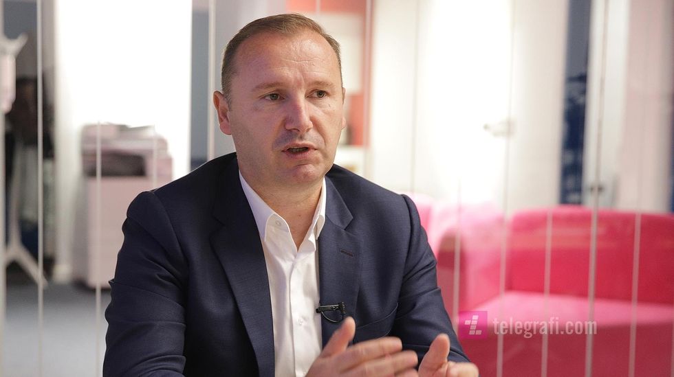 Armend Zemaj interviste foto Ridvan Slivova 2 e1669889686593