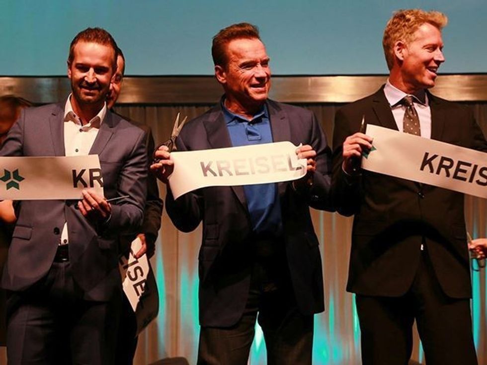 Arnold Schwarzenegger ka prezantuar makinën e parë elektrike nga Hummer foto 2