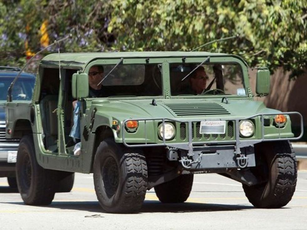 Arnold Schwarzenegger ka prezantuar makinën e parë elektrike nga Hummer foto 4