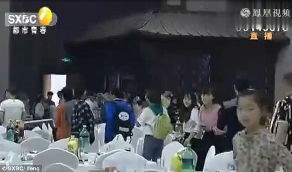 Arrest për dhëndrin që pagoi 200 njerëz të huaj te shtiren sikur i ka familjare foto 2