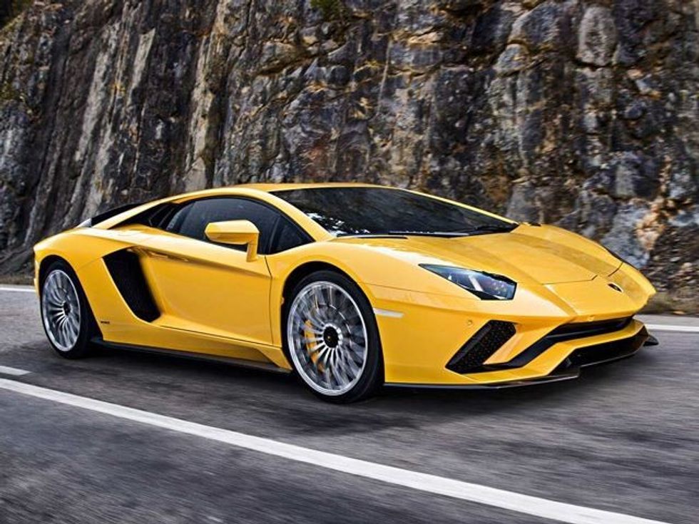 Arrin Lamborghini Aventador S supermakina me 730 kuajfuqi foto 3
