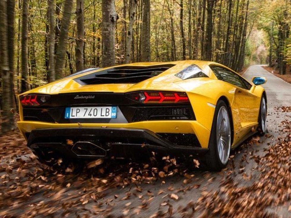 Arrin Lamborghini Aventador S supermakina me 730 kuajfuqi foto 4