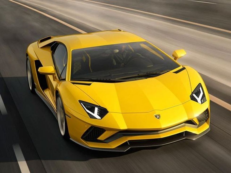 Arrin Lamborghini Aventador S supermakina me 730 kuajfuqi foto 6