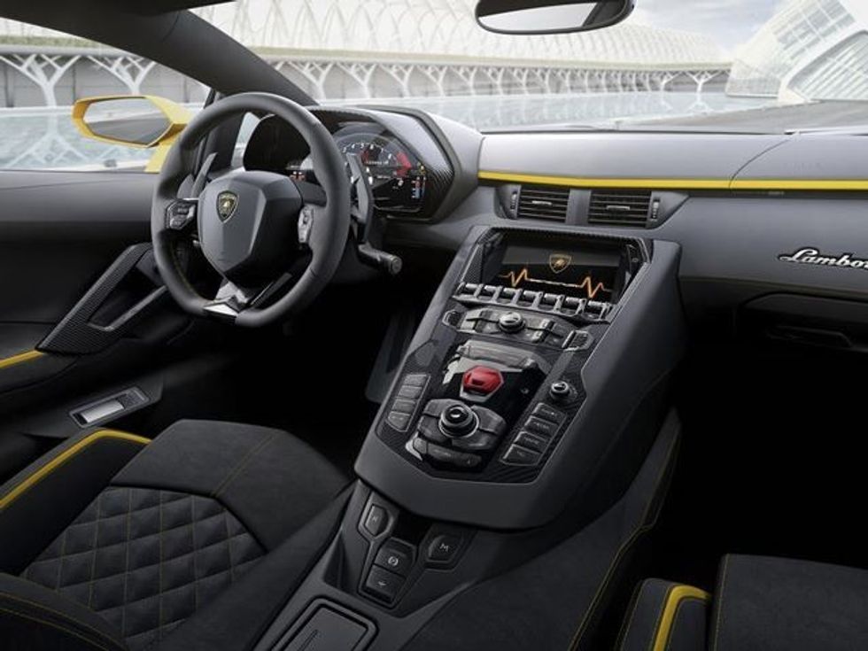 Arrin Lamborghini Aventador S supermakina me 730 kuajfuqi foto 8