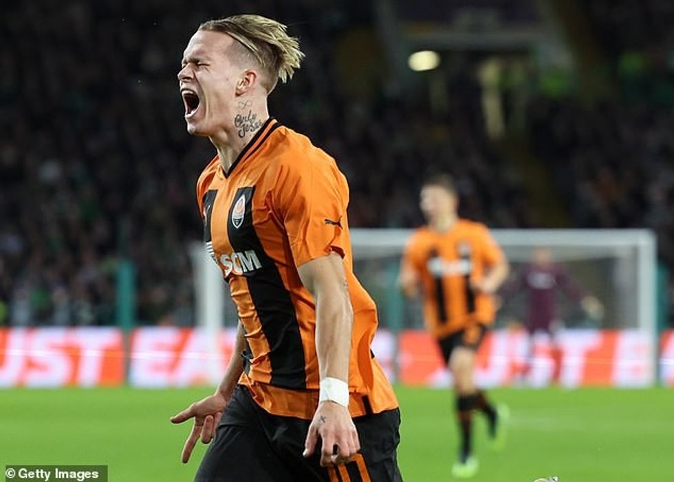 Arsenali dhe Chelsea të dy duan të nënshkruajnë anësorin e Shakhtar Donetsk, Mykhailo Mudryk.