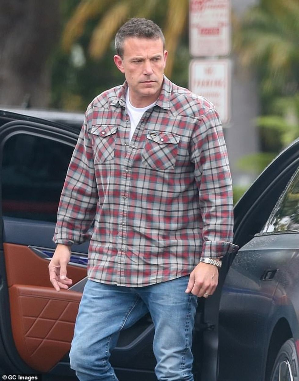 Arsyeja kryesore që ajo la burrin e saj ishte për shkak se ai ishte gjithmonë 'i mërzitur dhe negativ' si Oscar The Grouch nga Sesame Street, shtoi burimi. Ben, 51 vjeç, u pa më 7 qershor në LA