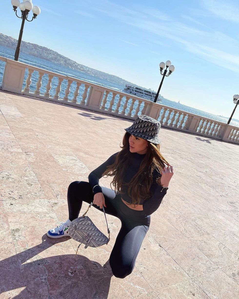 artaelezaj 1594347981120587775092813245739232445266364n