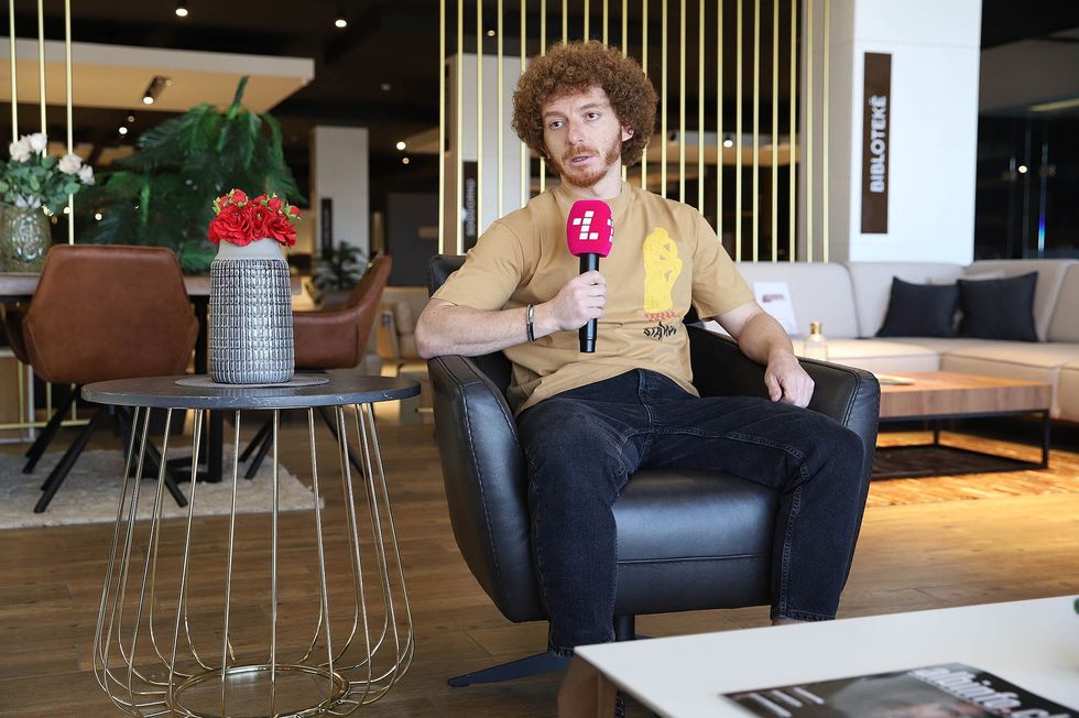 Artan Thaci interviste foto Ridvan Slivova 1