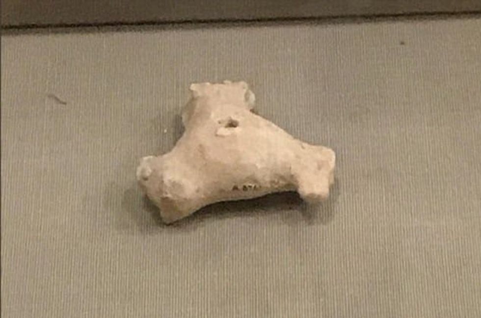 Artefakti i lashtë katërmijë vjet që ngjanë me fluturën rrotulluese foto 2