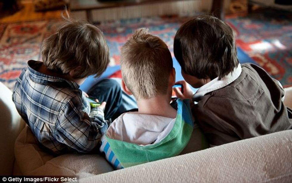 article 2385166 11AC0385000005DC 373