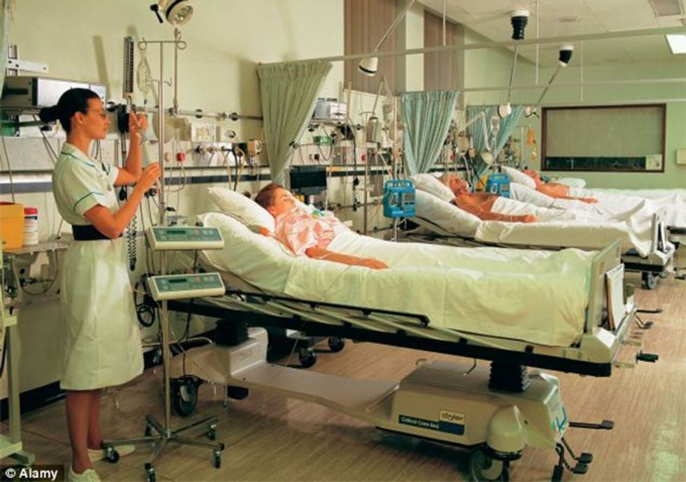 article-2546462-181EDDEE00000578-432_