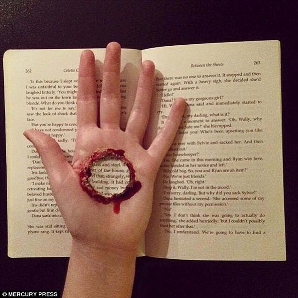 Artistja e grimit transformon fytyrën në pamje të frikshme foto 9