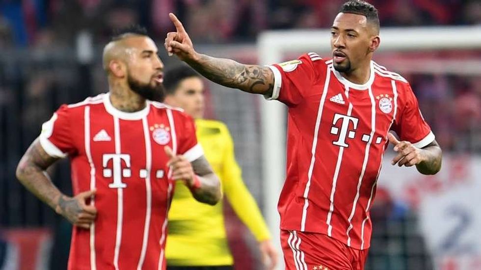arturo vidal l und jerome boateng stehen zum verkauf 93442
