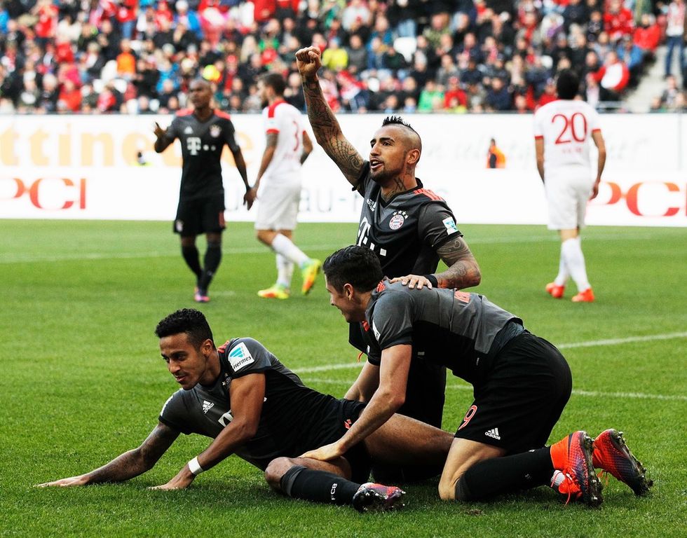 ArturoVidalFCAugsburgvBayernMuenchenpC97io V07 x