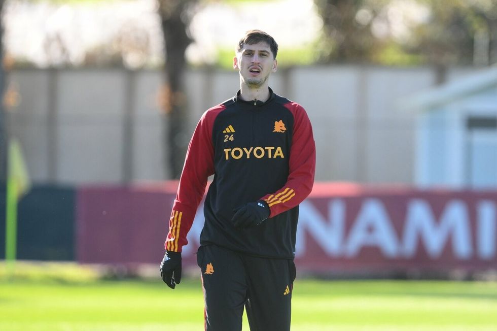 AS Roma Training 30195319