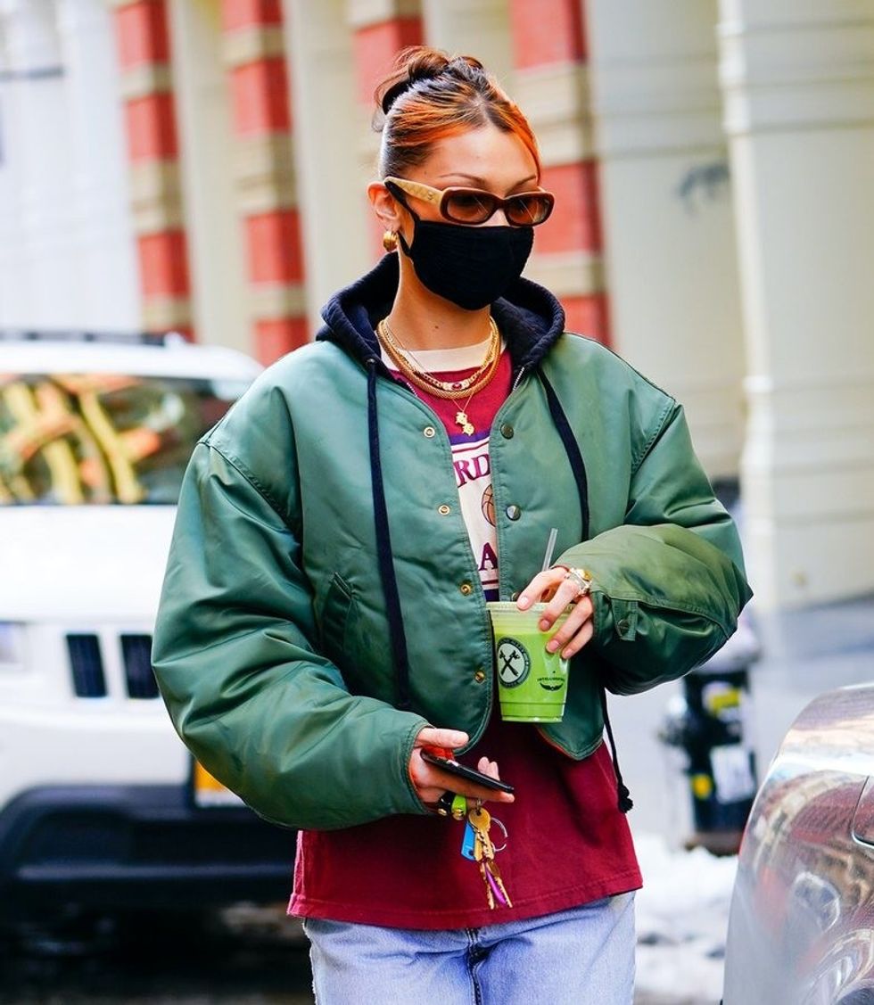 Askush s’i rikthen vitet ’90 si Bella Hadid: Si ta rikrijoni stilin