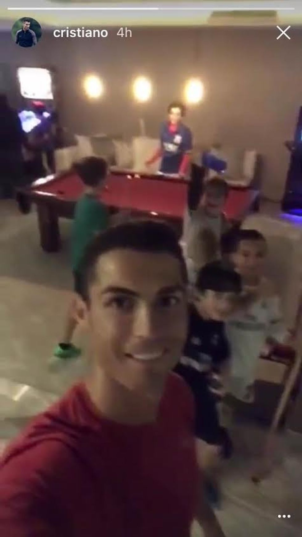 Aspak mendjemadh, gjithmonë i buzëqeshur me fëmijët - ky është Ronaldo! Foto: InstaStory