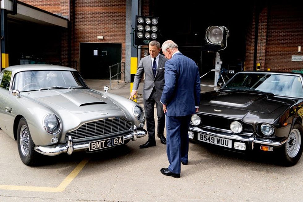 Aston foto 2 2