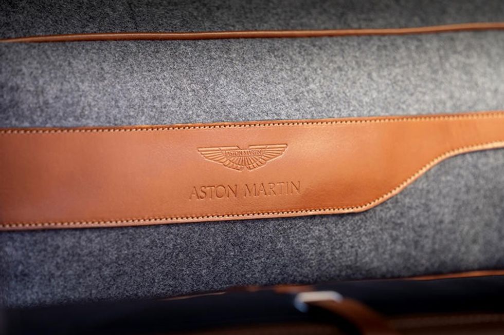 Aston foto 7