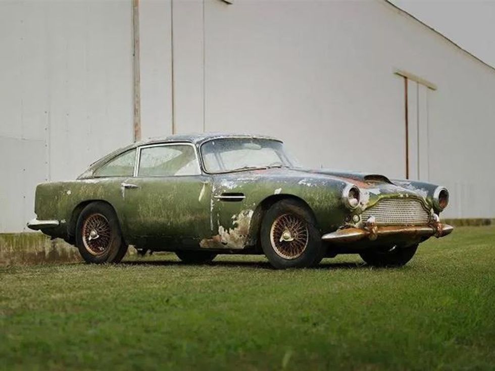 Aston Martin i rrallë eshte lene te ndryshket ne mal per afro 50 vite foto 4