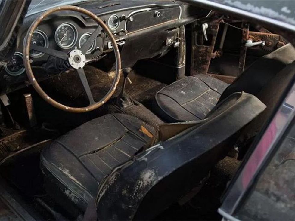 Aston Martin i rrallë eshte lene te ndryshket ne mal per afro 50 vite foto 6