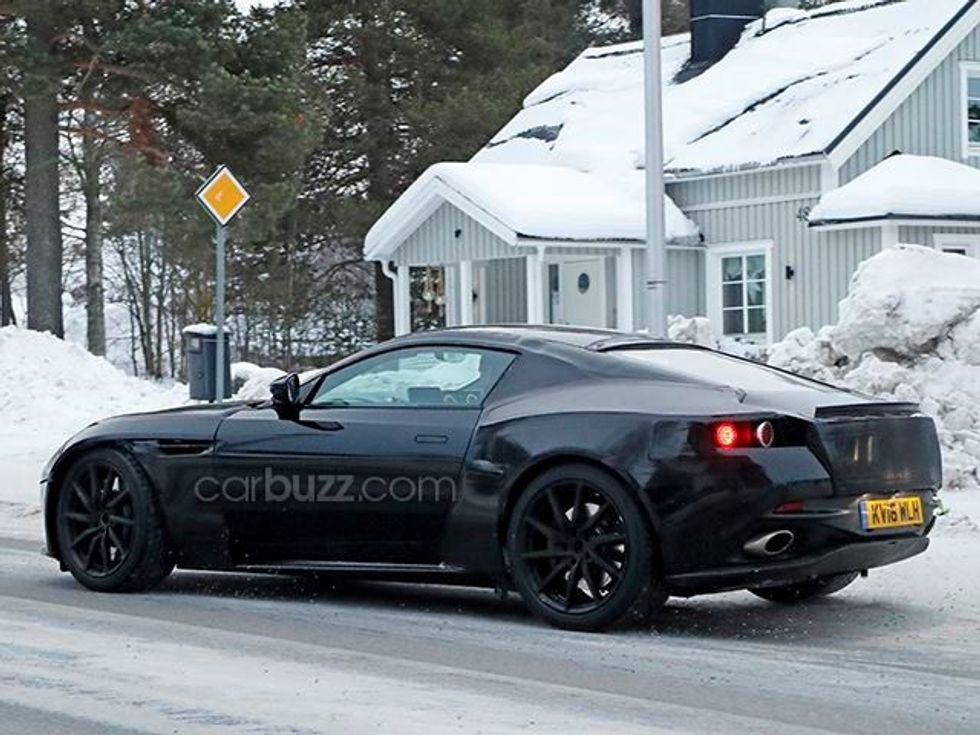 Aston Martin Vantage kapet duke u stervitur ne terren me bore foto 6