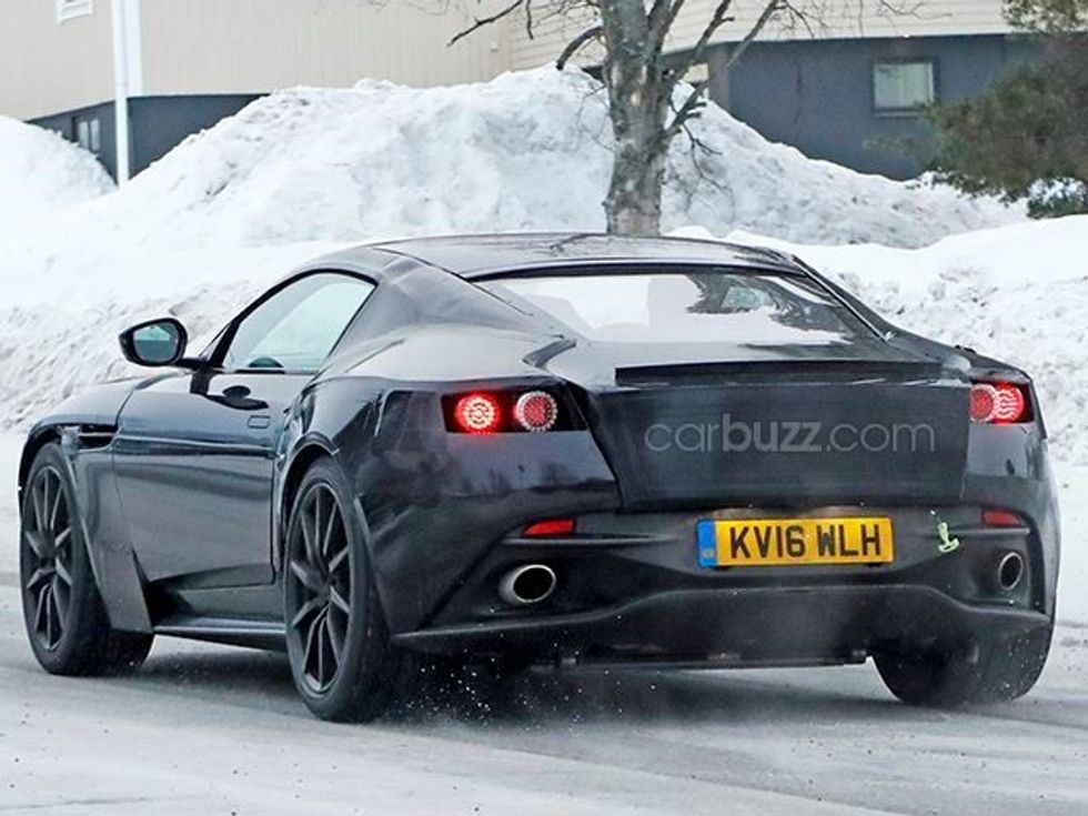 Aston Martin Vantage kapet duke u stervitur ne terren me bore foto 7