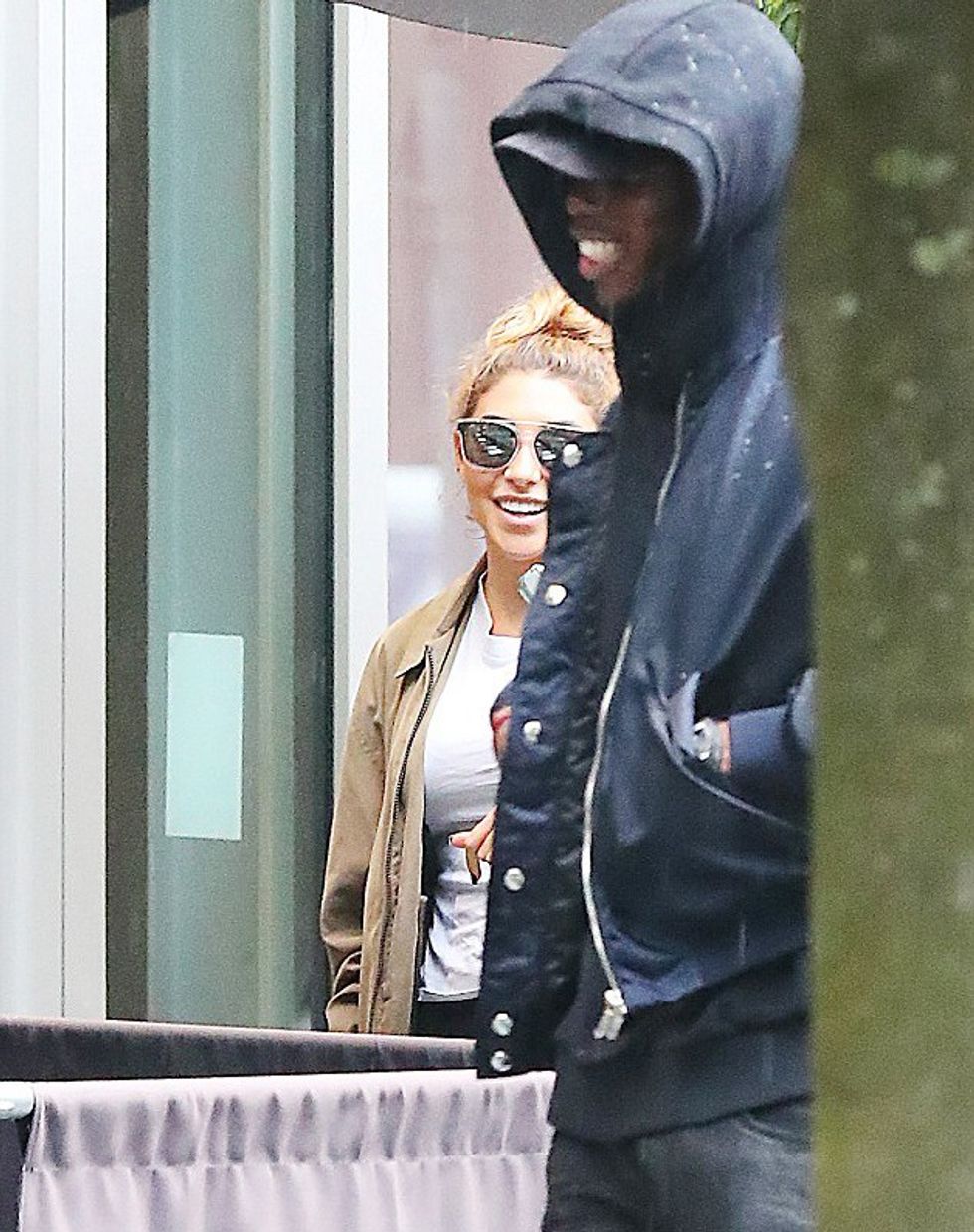 Ata janë fotografuar së bashku.