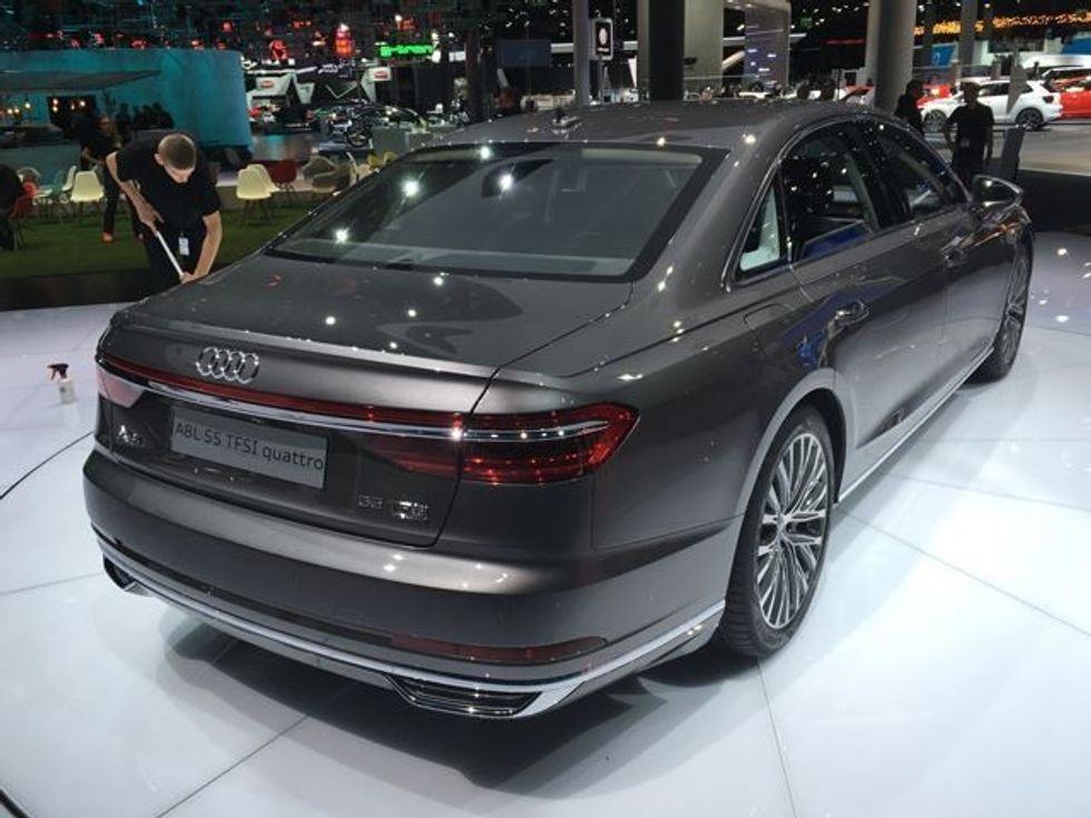 Audi A8 bëhet lider në grupin e veturave që vetëvoziten foto 5