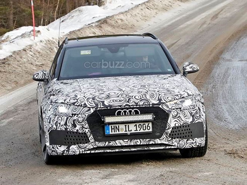 Audi RS4 Avant që ka motorin nga Porsche fotografohet gjate procesit te testimit foto 2