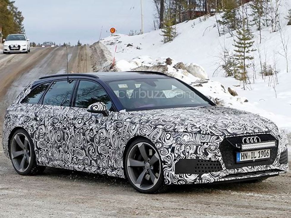 Audi RS4 Avant që ka motorin nga Porsche fotografohet gjate procesit te testimit foto 4