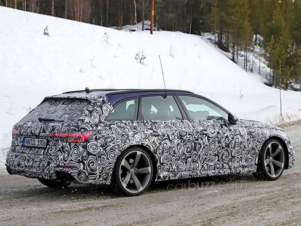 Audi RS4 Avant që ka motorin nga Porsche fotografohet gjate procesit te testimit foto 6