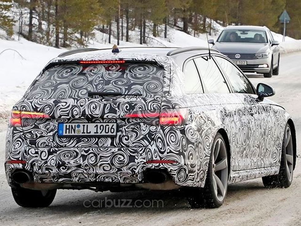 Audi RS4 Avant që ka motorin nga Porsche fotografohet gjate procesit te testimit foto 7