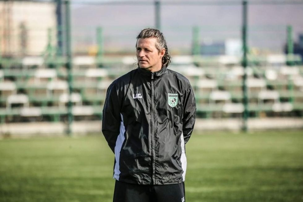 auto FB IMG 15814342164951582398006