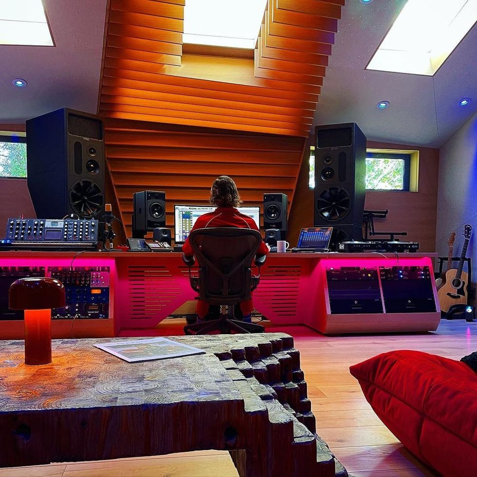 avamax 248052589 425959965553085 3896057525188027111 n