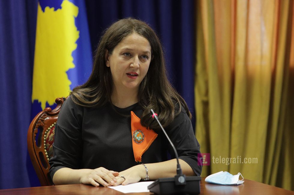 Avdullah Hoti nenshkruan deklaraten kunder ngacmimit seksual ne organet administrates publike Luljeta Demolli foto Ridvan Slivova 3