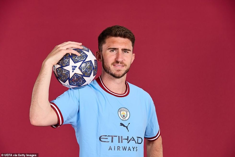 Aymeric Laporte ka rënë nga City në 11-tën e parë këtë sezon në favor të John Stones që luan në një rol hibrid mbrojtës.